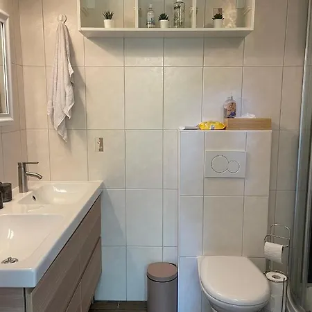2-pieces A Apartment *